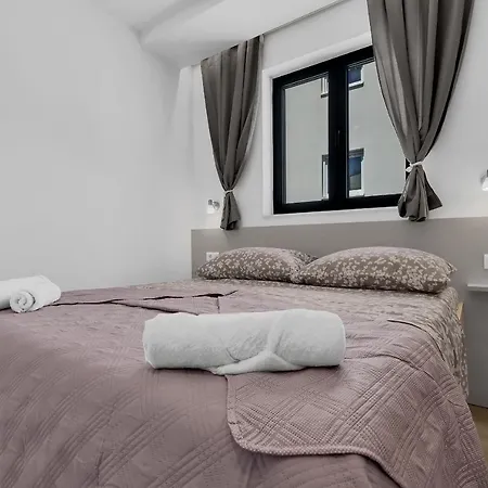 Lovre Apartamento *